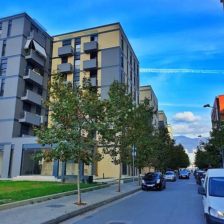 Spacious 2-Bedroom Apartment Near Center Tirana Esterno foto
