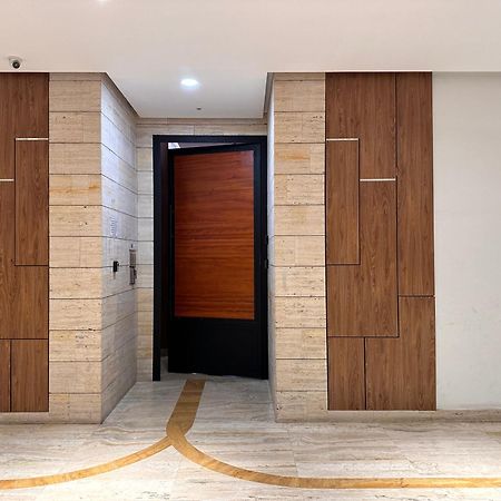 Spacious 2-Bedroom Apartment Near Center Tirana Esterno foto