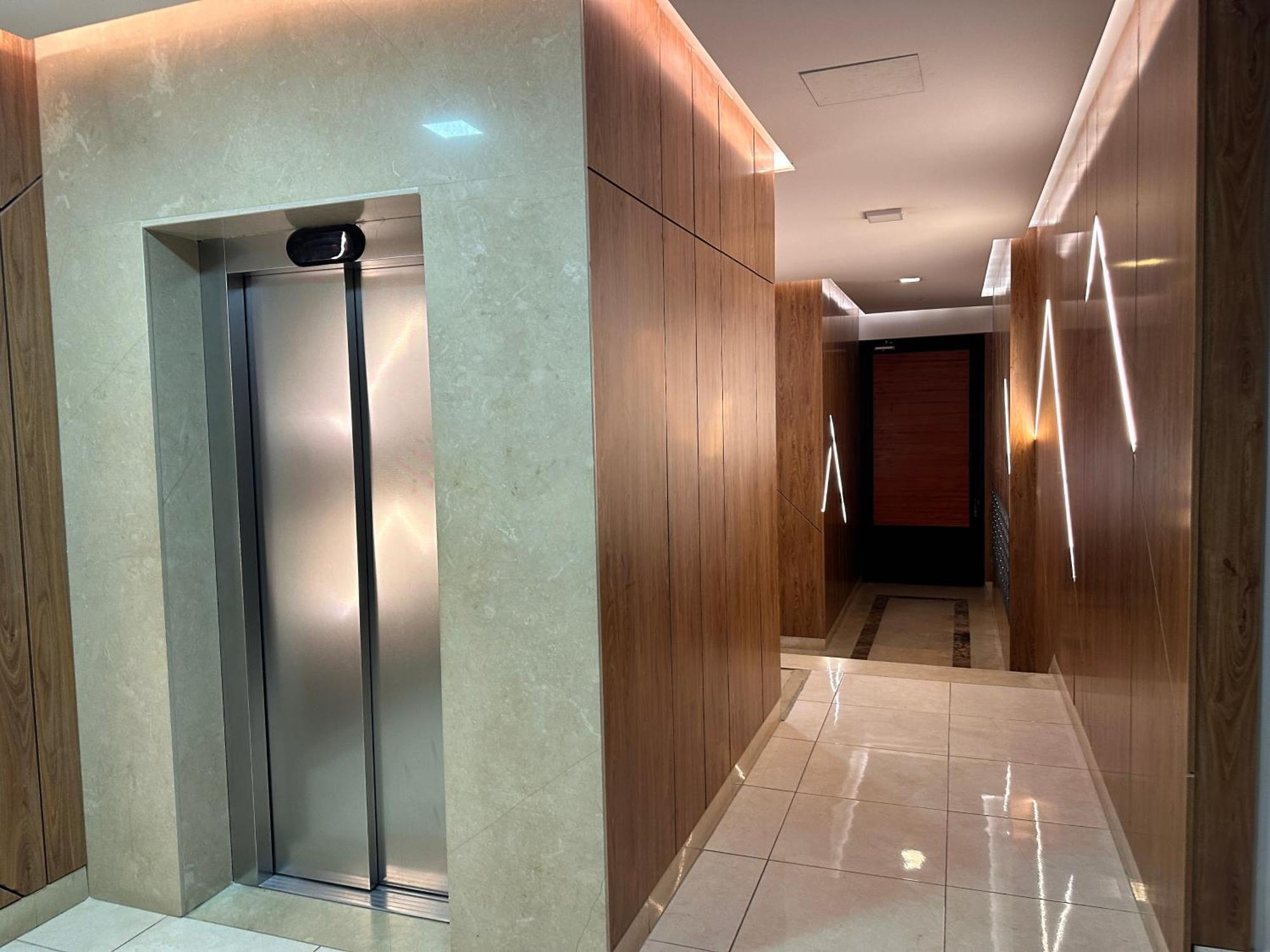 Spacious 2-Bedroom Apartment Near Center Tirana Esterno foto