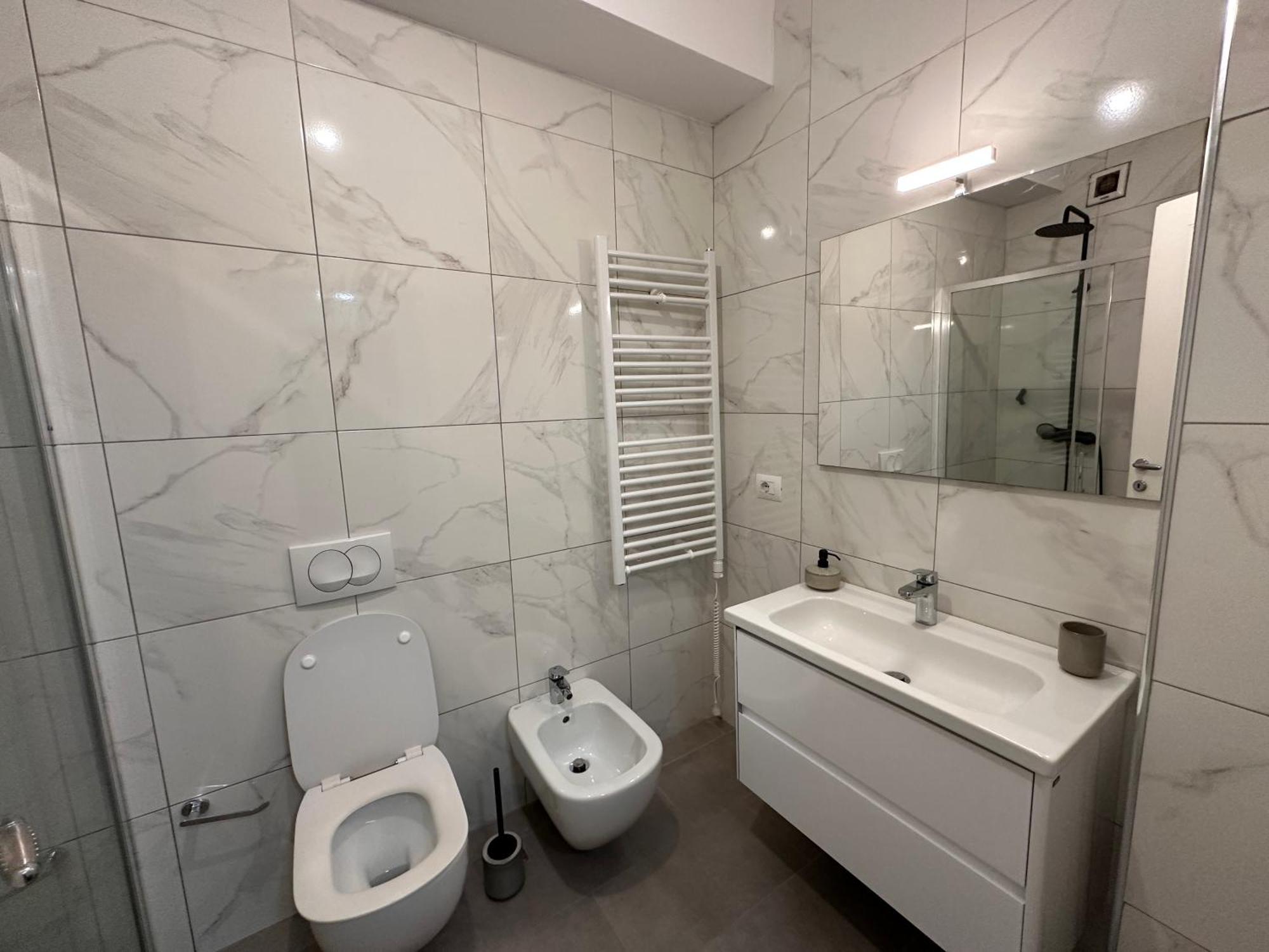 Spacious 2-Bedroom Apartment Near Center Tirana Esterno foto