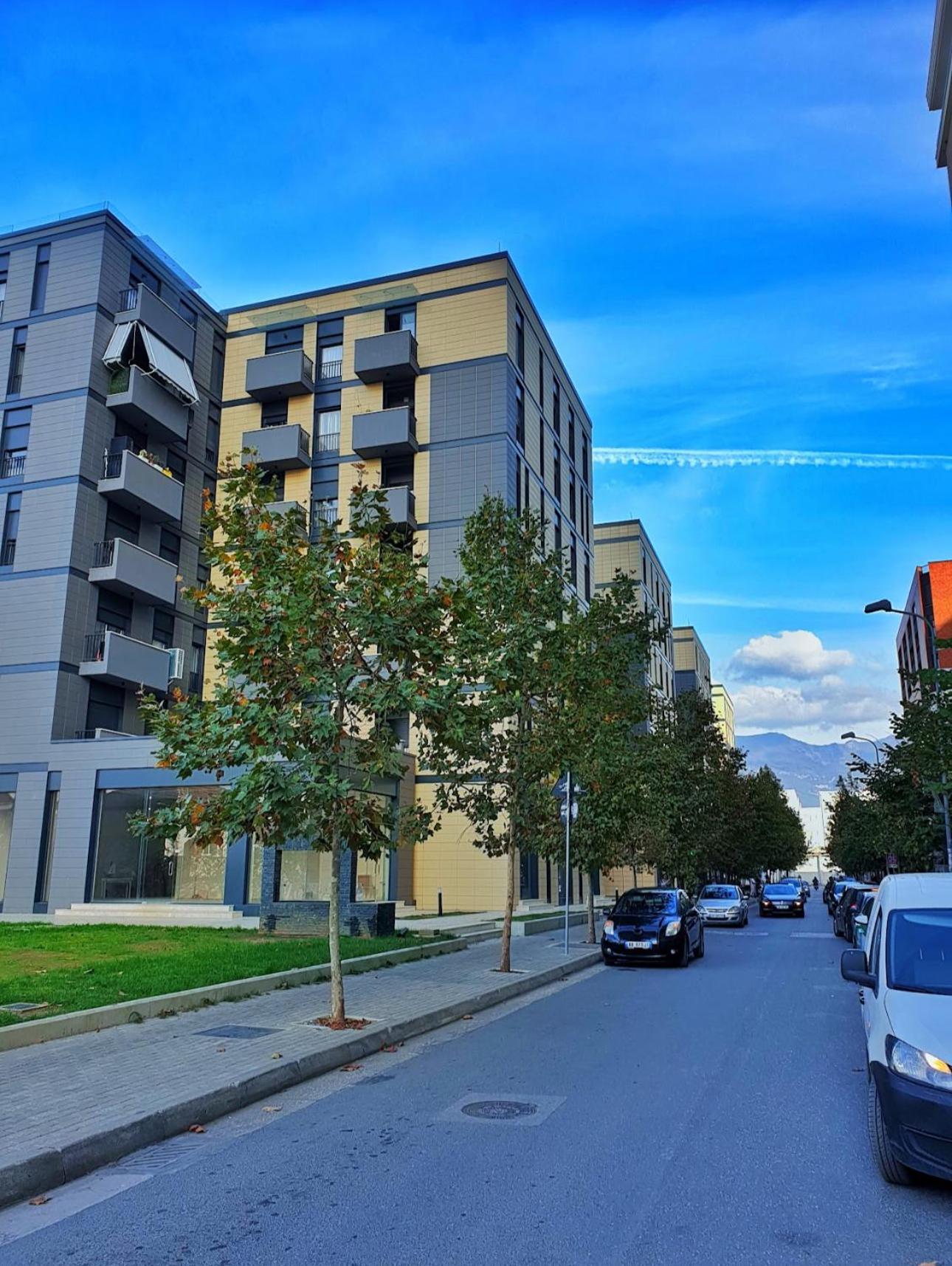 Spacious 2-Bedroom Apartment Near Center Tirana Esterno foto