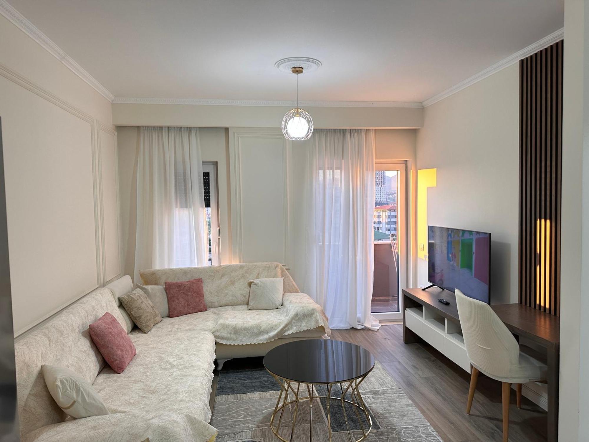 Spacious 2-Bedroom Apartment Near Center Tirana Esterno foto